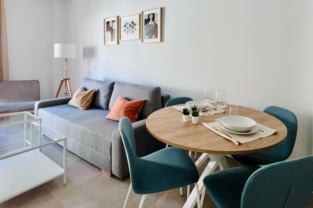 Lovely Apartment Close By City Center Малага Экстерьер фото